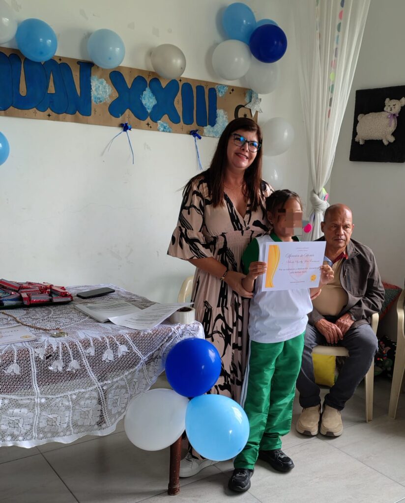 ✨ Clausura etapa escolar 2025✨ Hoy celebramos con orgullo los logros de nuestros niños, niñas y adolescentes de la Fundación Amparo de Niños Juan XXIII, en convenio con el Instituto Calarcá. 
Con esfuerzo, dedicación y mucha alegría, cada uno de ellos cerró un capítulo lleno de aprendizajes y abrió la puerta a nuevos sueños. 🌟📚 
Agradecemos a los docentes, profesionales, colaboradores y familias que acompañaron este proceso y creyeron en el potencial de cada participante. Seguimos trabajando por una educación que transforma vidas. ❤️🤝